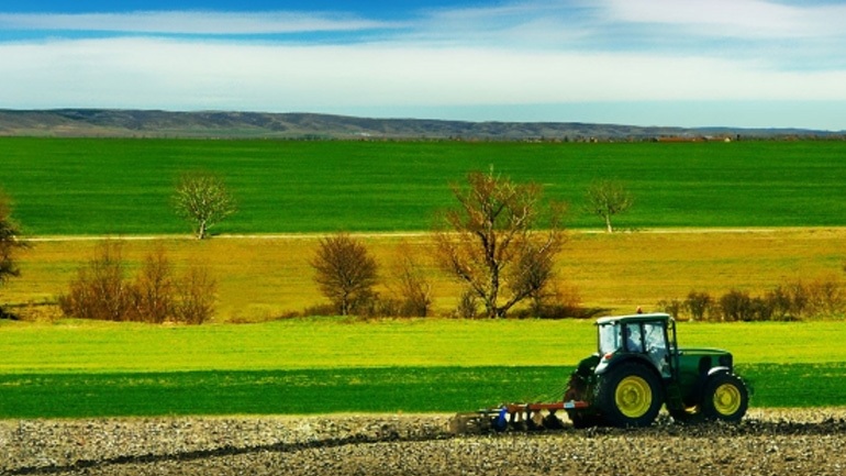Αγρότες: Σήμερα στη Βουλή η ψήφιση της τροπολογίας για την ενίσχυση με 60 εκατ. ευρώ για αγορά λιπασμάτων