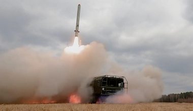 Δεν μένει τίποτα κρυφό: Ρωσικοί πύραυλοι διέλυσαν αποθήκη οπλισμού στην κεντρική Ουκρανία