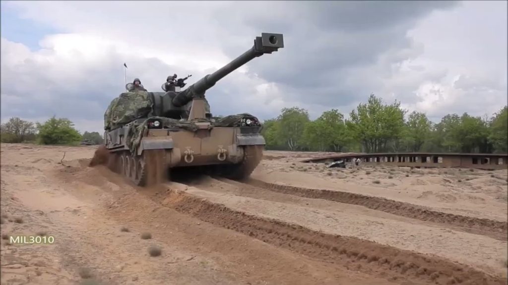 AHS Krab: «Η Πολωνία συμφώνησε να στείλει 18 αυτοκινούμενα πυροβόλα AHS Krab στην Ουκρανία»