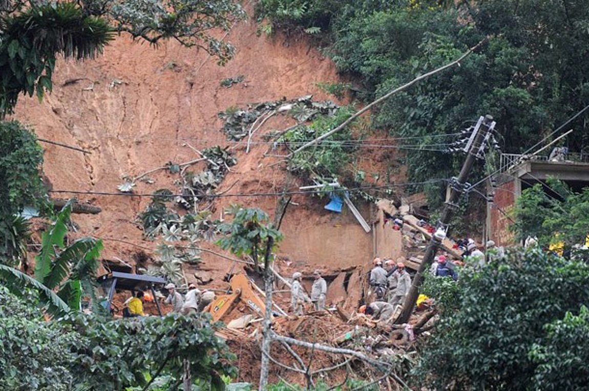 Βραζιλία: Τουλάχιστον 37 νεκροί από τις σφοδρές βροχοπτώσεις και κατολισθήσεις (βίντεο)