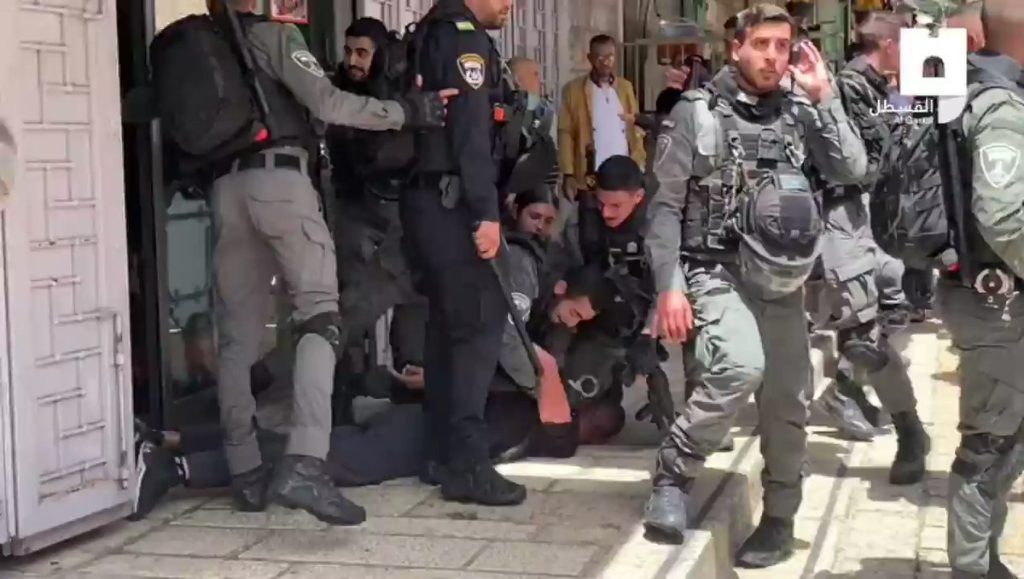 Συμπλοκές Ισραηλινών-Παλαιστινίων μέσα στο τέμενος Αλ Άκσα στην Παλιά πόλη της Ιερουσαλήμ (βιντεο)