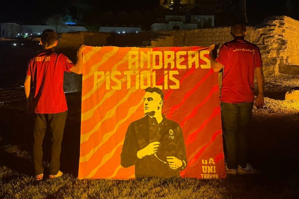 Α.Πιστιόλης: Έγινε πανό από τους οπαδούς της Γαλατασαράι