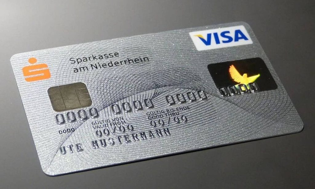 Τράπεζα της Ελλάδας: Άνοδος 6% της χρήσης των καρτών πληρωμής για το 2021