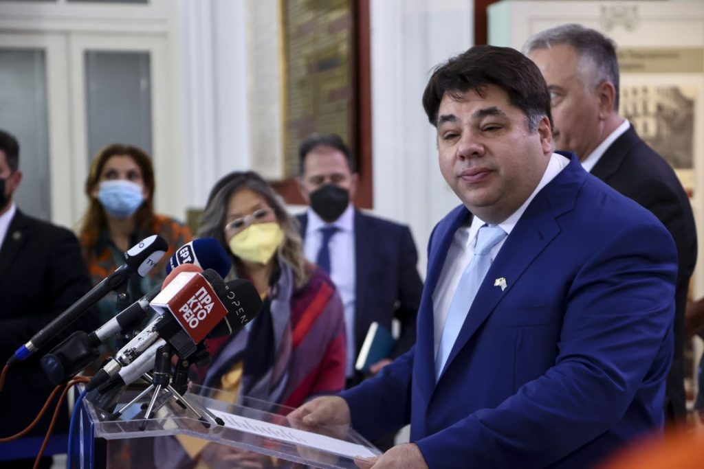 Πεζοπορία και ψαροταβέρνες για τον Τζορτζ Τσούνη – Εντυπωσιάστηκε από τη Χαλκιδική