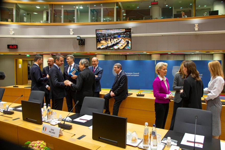 Στο παρασκήνιο του Ευρωπαϊκού Συμβουλίου: «Παζάρι» για το νέο πακέτο κυρώσεων κατά της Ρωσίας (φωτο)