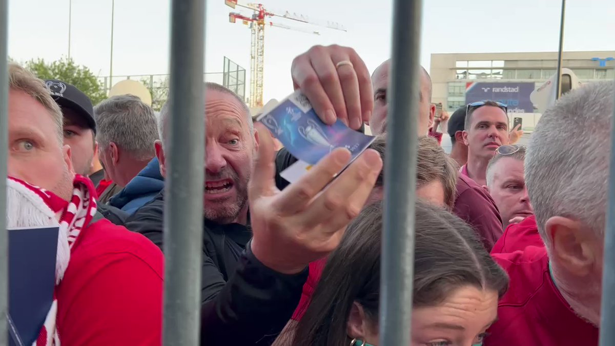 Τελικός Champions League: H UEFA θα αποζημιώσει τους 2.700 οπαδούς της Λίβερπουλ που έμειναν εκτός γηπέδου