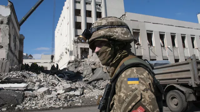 Ρωσικό Υπουργείο Άμυνας: Ουκρανικές δυνάμεις τοποθέτησαν όπλα σε σχολείο στο Χάρκοβο και οικισμούς της ΛΔΔ 