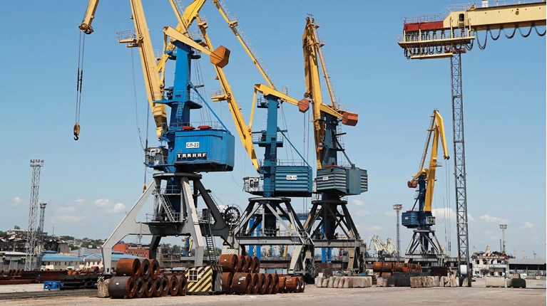 Απέπλευσε το πρώτο εμπορικό πλοίο από το λιμάνι της Μαριούπολης μετά την κατάληψη της πόλης