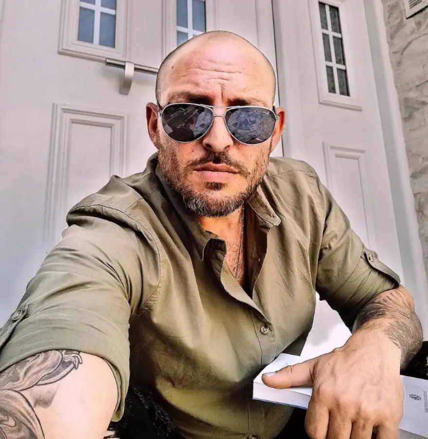 Αυτός είναι ο 37χρονος που πήγε στο Σύνταγμα με καραμπίνα – «Θα σας κόβω τα κεφάλια έναν έναν & θα σας κάψω ζωντανούς»