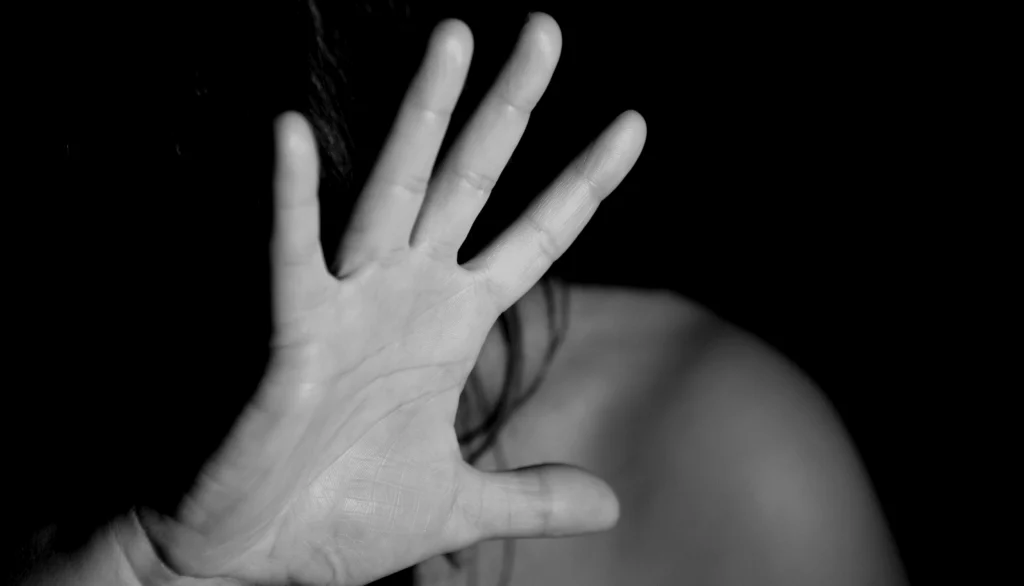 Χαλκιδική: Xειροπέδες σε κατάδικο για τον βιασμό 19χρονης