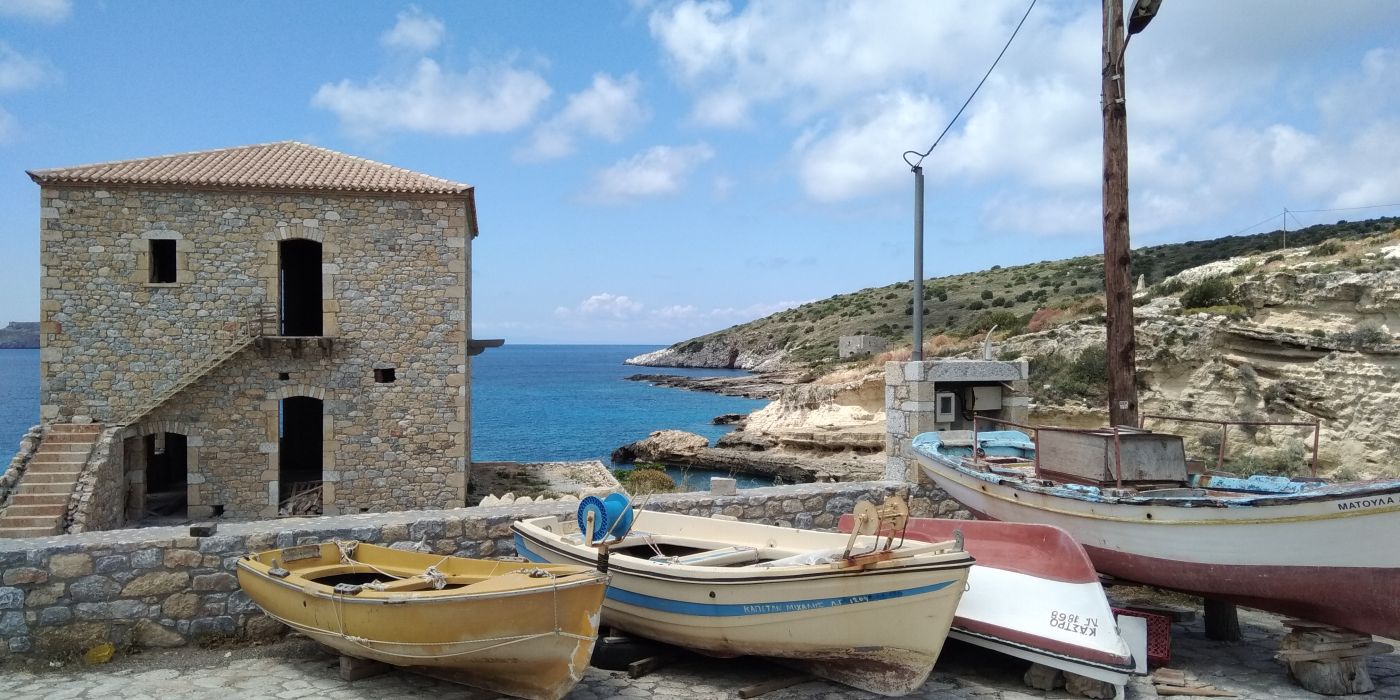 Μέζαπος: Το άγνωστο χωριό της Μάνης με τα «κρυστάλλινα νερά» & τον… «ιταλικό αέρα» (φώτο)