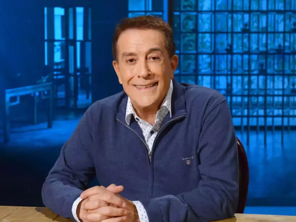 Πλήθος κόσμου στην κηδεία του Δάκη για το τελευταίο «αντίο» (φωτο)