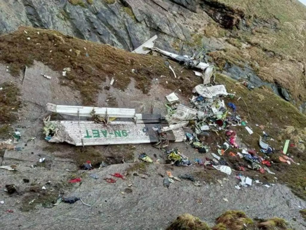 Νεπάλ: Ανασύρθηκαν οι 22 νεκροί από τη συντριβή του αεροσκάφους