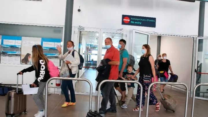 Κορωνοϊός: Η Ιταλία αίρει την υποχρέωση των ταξιδιωτών από το εξωτερικό να προσκομίζουν υγειονομικό πάσο