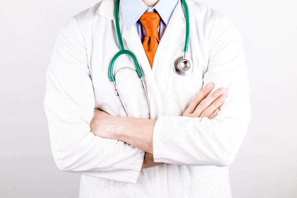 Δείτε την απόφαση για τη συνταγογράφηση φαρμάκων, θεραπειών & εξετάσεων στους ανασφάλιστους