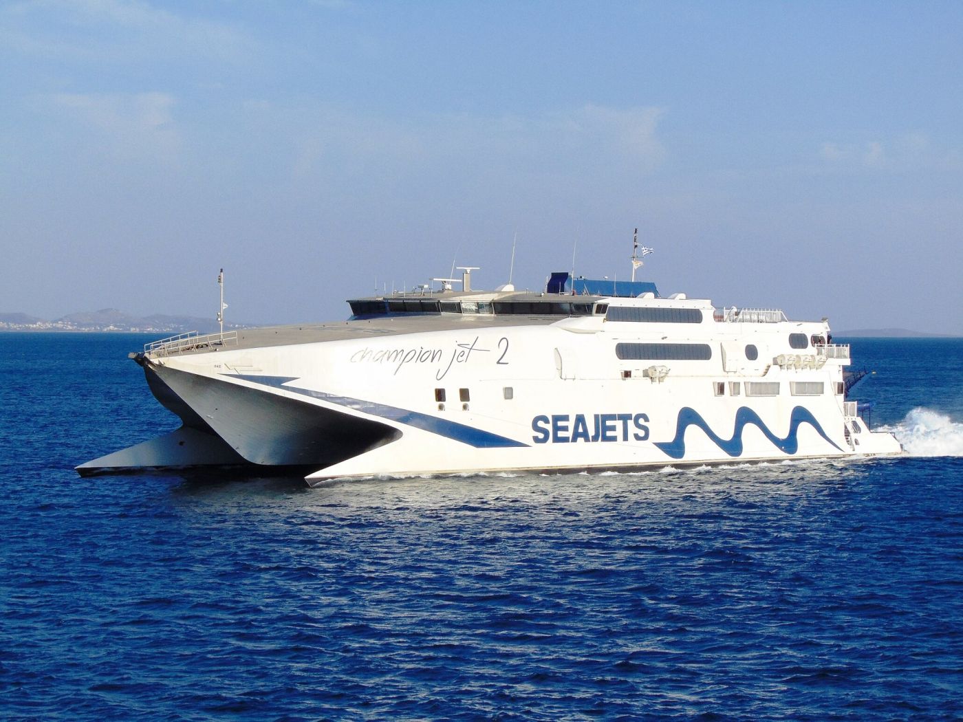 Μηχανική βλάβη στο Champion Jet 2 – Στο πλοίο επιβαίνουν 943 άτομα & 33 μέλη πλήρωμα