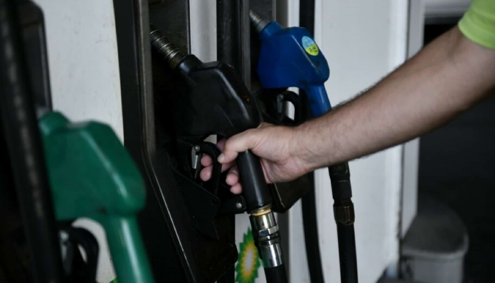 Συνεχίζει το «ξέφρενο ράλι» αυξήσεων η βενζίνη – Οι υψηλότερες τιμές (βίντεο)