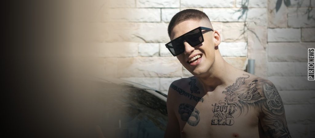 Δέκα μήνες φυλάκιση στον τράπερ του «Μadame» για παράνομη οπλοκατοχή και οπλοφορία! – Η στιγμή που του περνάνε χειροπέδες (φωτό)