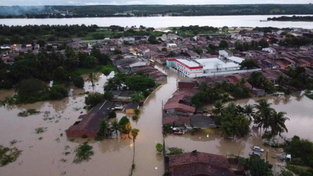 Φονική κακοκαιρία στη Βραζιλία: Ξεπέρασαν τους 100 οι νεκροί από τις καταιγίδες και τις πλημμύρες