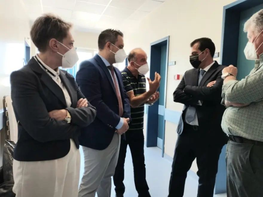 Το νοσοκομείο «Λαϊκό» επισκέφθηκε ο Θάνος Πλεύρης (φώτο)