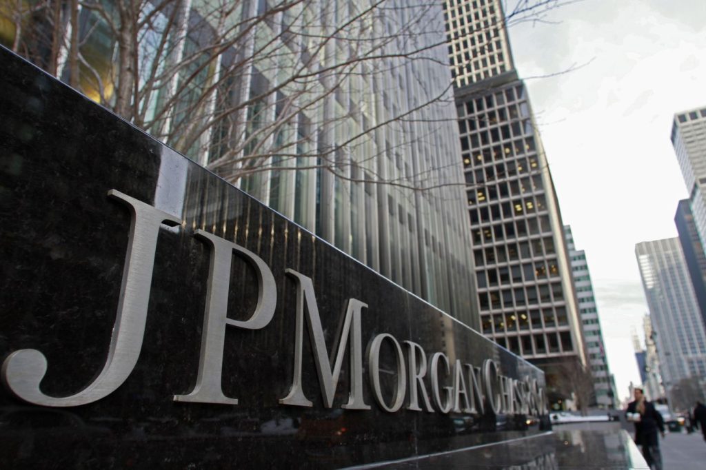 JPMorgan: «Προετοιμαστείτε για οικονομικό τυφώνα»