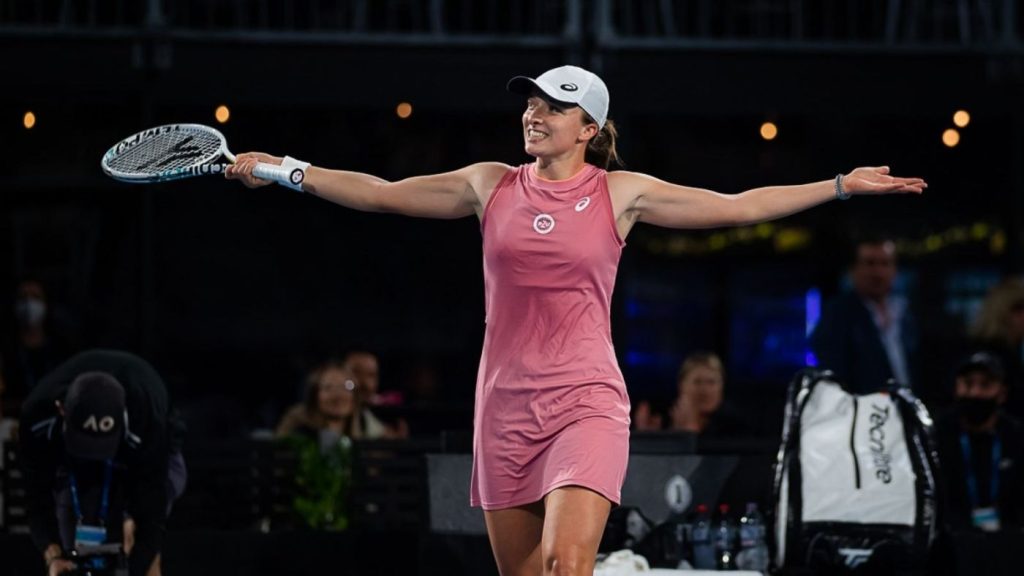 Roland Garros: Πρώτη φιναλίστ η Ίγκα Σβιόντεκ που ξεπέρασε το εμπόδιο της Ντάρια Κασάτκινα