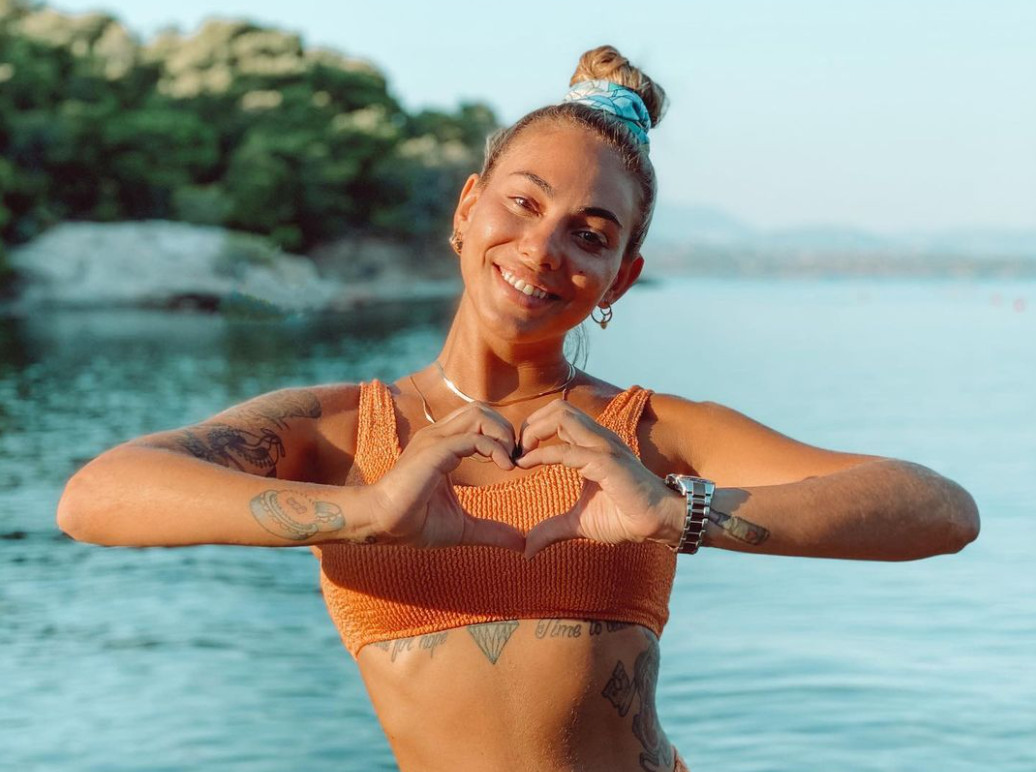 Η Ευρυδίκη Βαλαβάνη ποζάρει με μαγιό και προκαλεί «σεισμό» στο Instagram (φώτο)