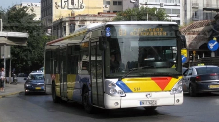 Ανοίγει η μπροστινή πόρτα σε όλα τα λεωφορεία του ΟΑΣΘ – Σε ποιες γραμμές θα γίνεται η επιβίβαση μόνο από αυτή;