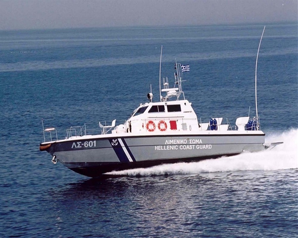 Χαλκιδική: Περιπέτεια εν πλω για δώδεκα τουρίστες – Το σκάφος τους προσάρεξε σε ξερά