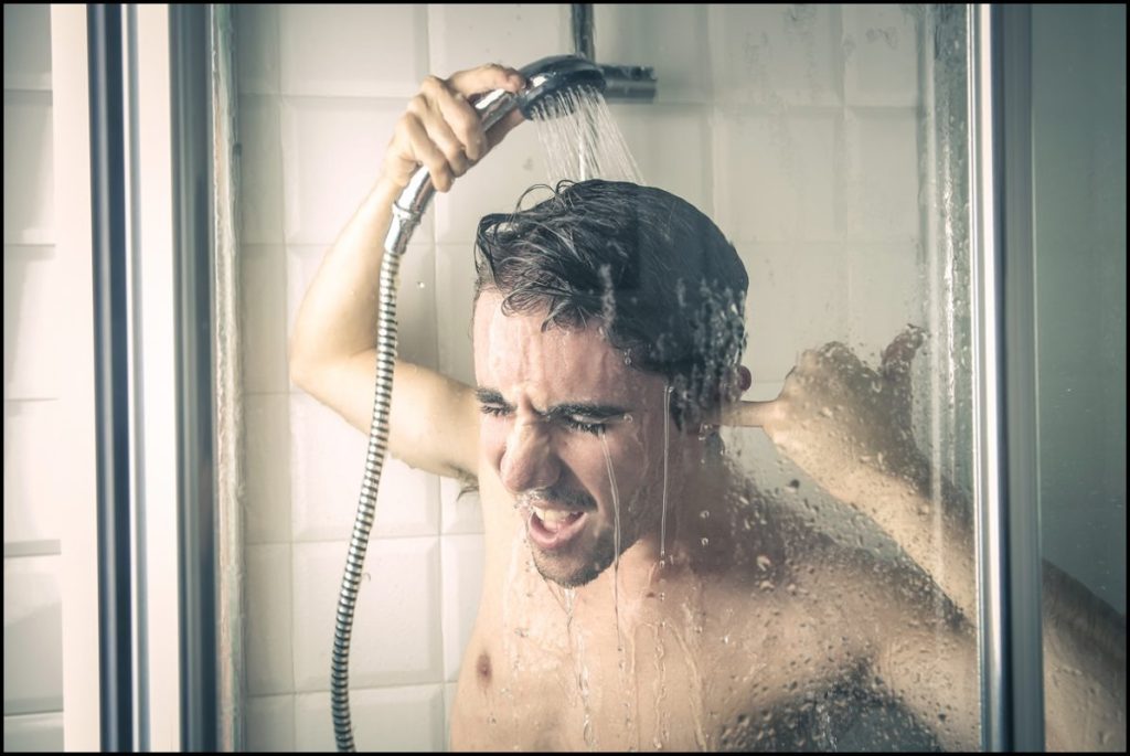 Κλιματική αλλαγή – Νέα έρευνα: Ένας στους δύο Έλληνες δεν κάνει ντουζ για πάνω από πέντε λεπτά