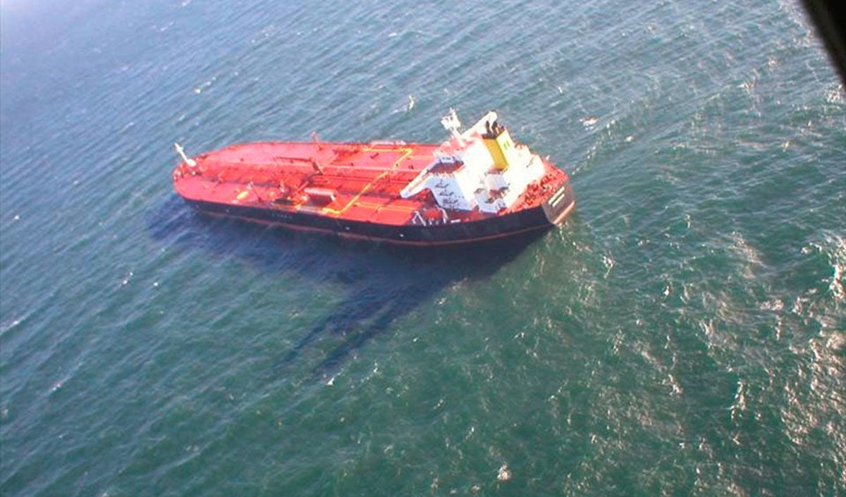 Κάρυστος – Ρωσικό τάνκερ: Ο πλοίαρχος προειδοποιεί πως υπάρχει κίνδυνος να τιναχθεί το πλοίο στον αέρα