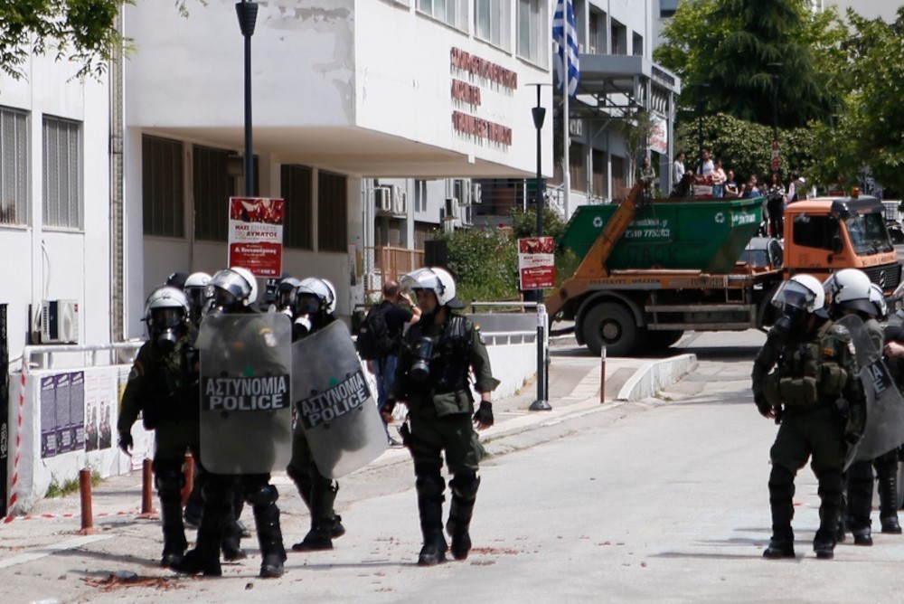 Στον εισαγγελέα οι δύο συλληφθέντες από τα χθεσινά επεισόδια στο ΑΠΘ