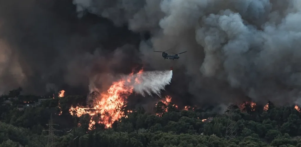 Βαρυμπόμπη: 107 αξιωματικοί της Πυροσβεστικής καλούνται ως ύποπτοι για την καταστροφική πυρκαγιά