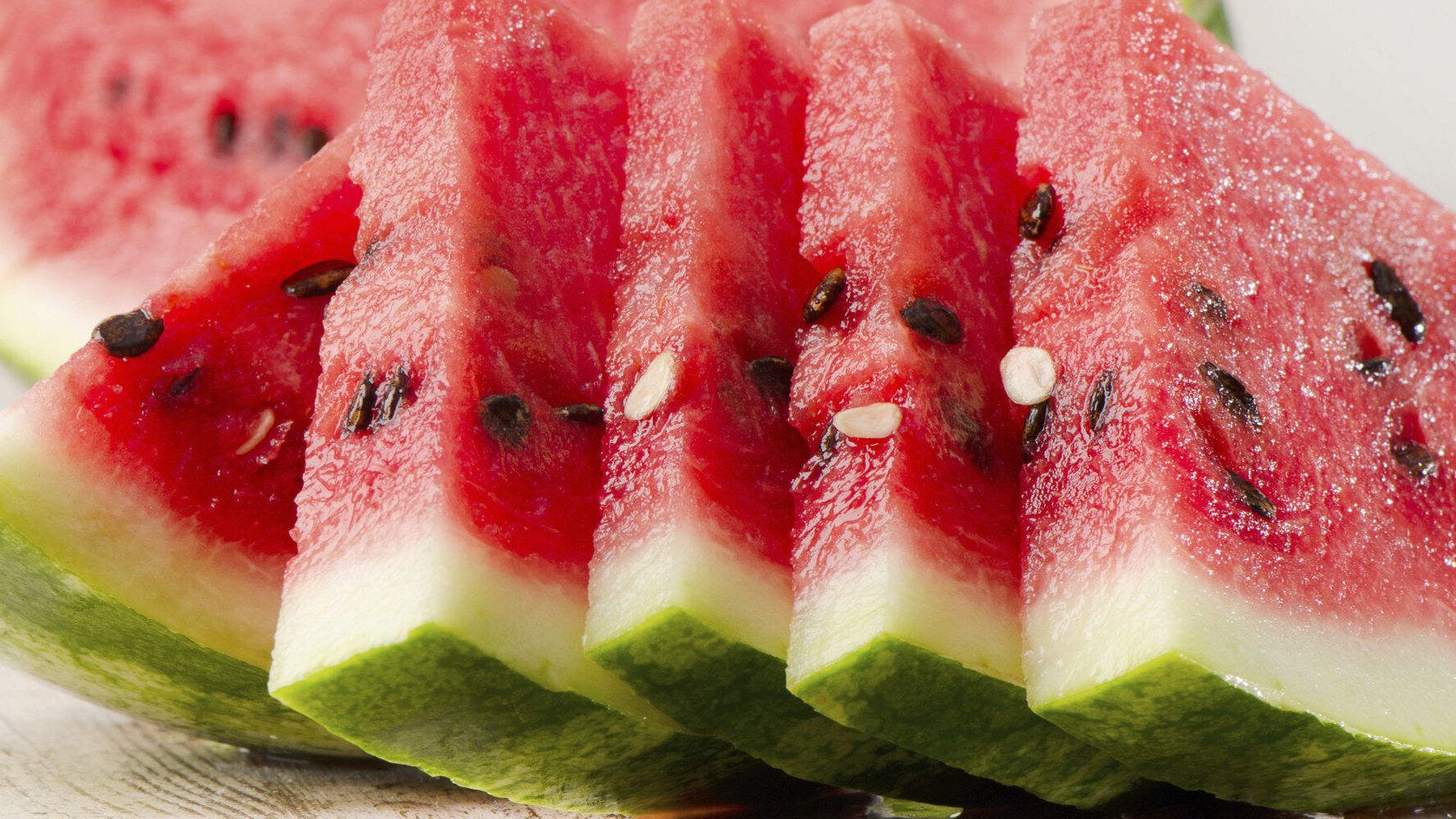 Μην πετάτε τα σπόρια από το καρπούζι: Τι μπορείτε να κάνετε με αυτά για να βελτιώσετε την υγεία σας
