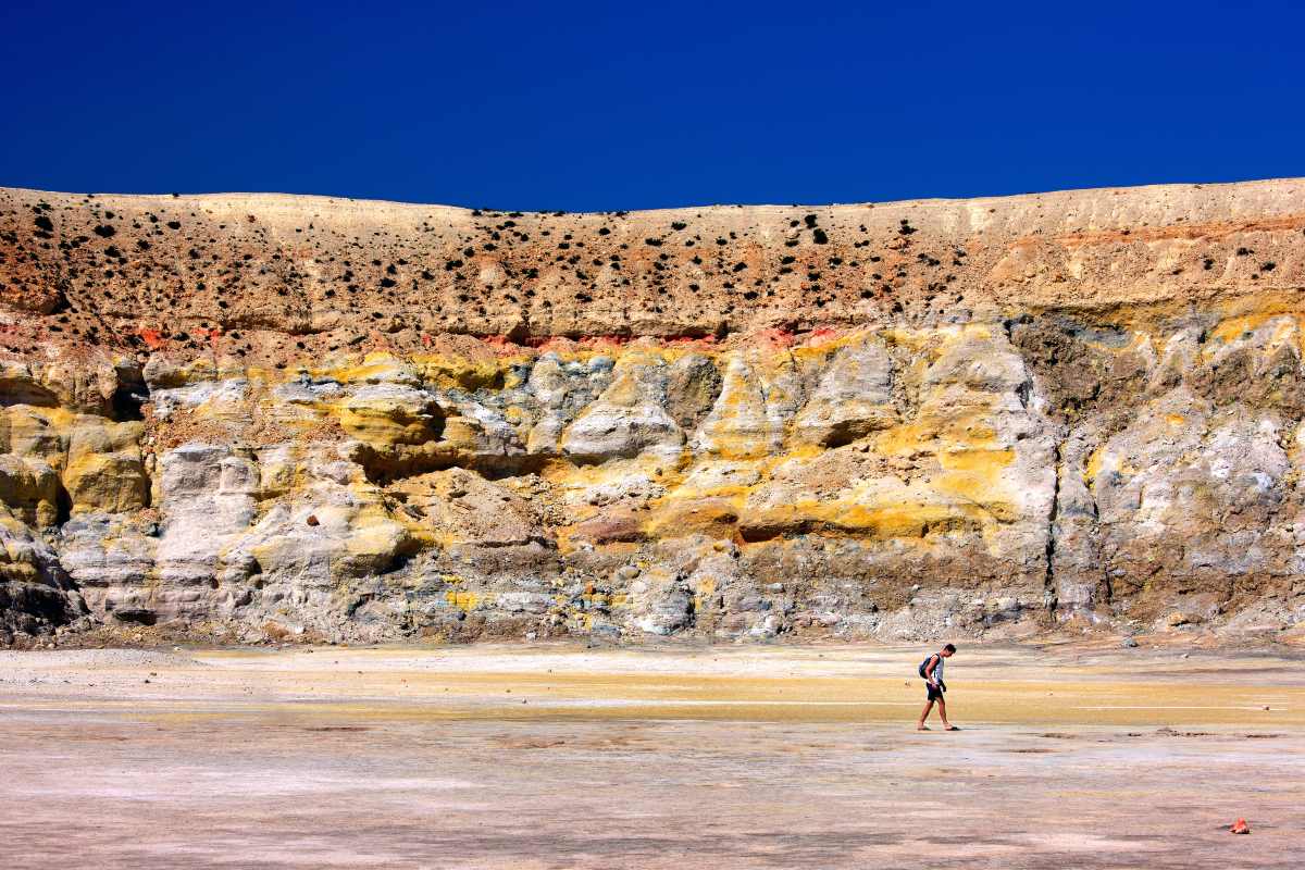 Τρία ελληνικά νησιά με σεληνιακό τοπίο που θα σας «μαγέψουν»