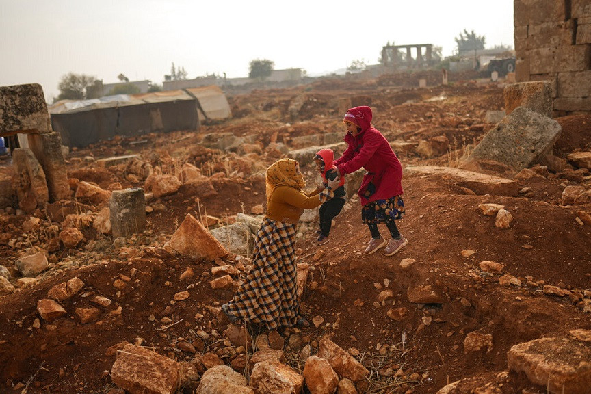 Τουρκία: Βομβάρδισε περιοχές υπό κουρδικό έλεγχο στη βόρεια Συρία – Μαζική έξοδος αμάχων