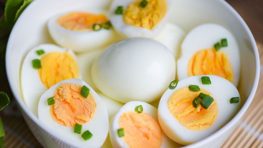 Αυγό: Τι πρέπει να προσέχετε πριν το καταναλώσετε – Αν έχει αuτό μέσα πετάξτε το αμέσως