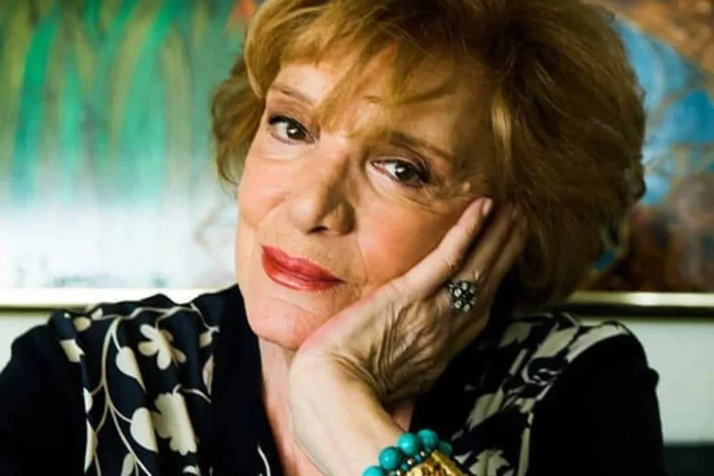 Μάρω Κοντού: «Κοιμάμαι γυμνή και όταν ξυπνάω κοιτιέμαι στον καθρέφτη και λέω ”φτου σου κορίτσι μου”»