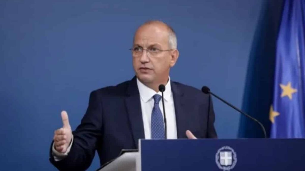 Γ.Οικονόμου σε Α.Τσίπρα: «Οι απαντήσεις για το σκάνδαλο υποκλοπών θα δοθούν με το δέοντα τρόπο»