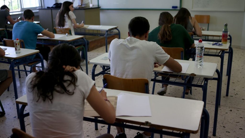 Πανελλαδικές 2022: «Για καλά προετοιμασμένους μαθητές τα σημερινά θέματα για τα ΕΠΑΛ» λέει ο ΕΟΦΕ