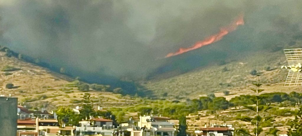 Πύρινος εφιάλτης: Εκκενώνονται οι περιοχές Νέα Κάλυμνος, Εξοχή, Δίλοφο, Χέρωμα, Παιδικό Χωριό SOS & γηροκομείο «Άκτιος Οδηγός»