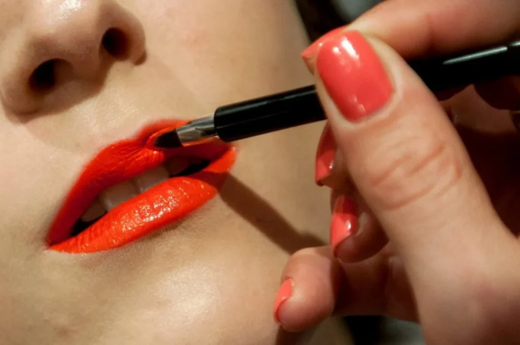 Τρεις συμβουλές μακιγιάζ για γυναίκες άνω των 50 ετών που πρέπει να γνωρίζεις