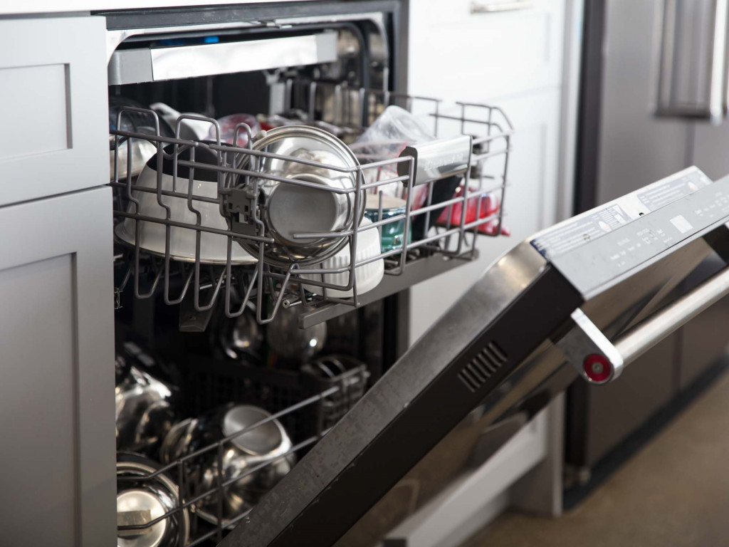 Πλυντήριο πιάτων: Δείτε με τι μπορείτε να αντικαταστήσετε το απορρυπαντικό