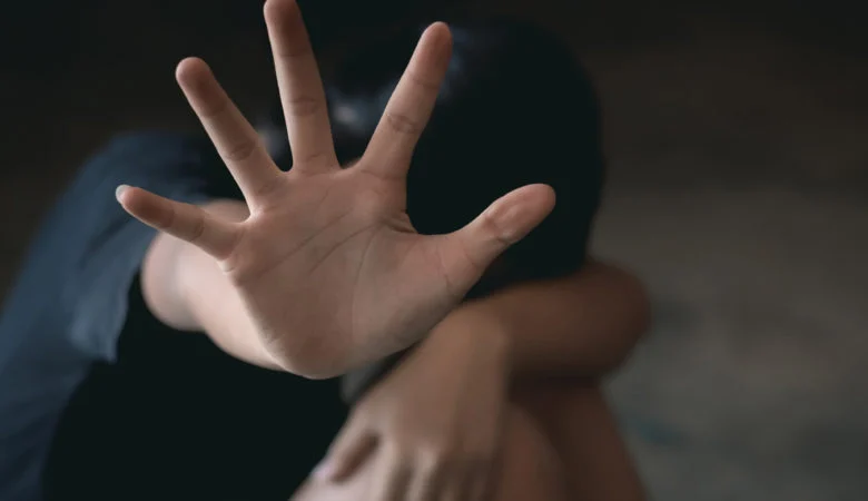 Ηράκλειο: Ασελγούσε επί έξι χρόνια στα ανήλικα παιδιά της συντρόφου του