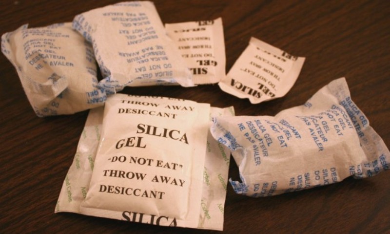 Αν σας χαλάνε πράγματα από υγρασία αυτά τα σακουλάκια από καινούργιες συσκευασίες είναι η λύση