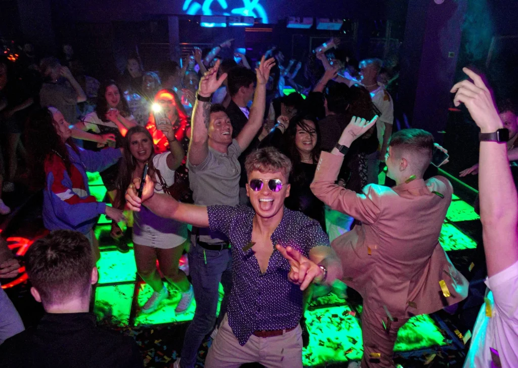 Ευρώπη: Μυστήριο από τις μαζικές επιθέσεις με σύριγγες κατά ανύποπτων θαμώνων σε νυκτερινά κέντρα!