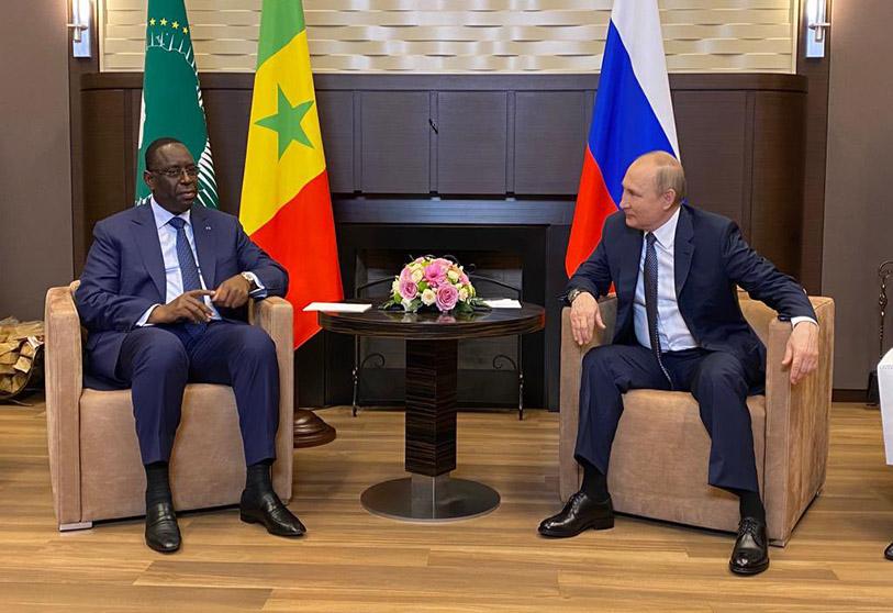 Ο Β.Πούτιν είχε δίπλα του τον Σενεγαλέζο πρόεδρο Μάκι Σαλ αλλά στα 6  μέτρα τους Ο.Σολτς & Ε.Μακρόν