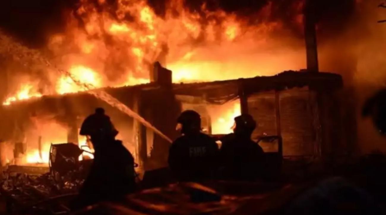 Μπανγκλαντές: 49 οι νεκροί από την πυρκαγιά σε χώρο αποθήκευσης εμπορευματοκιβωτίων