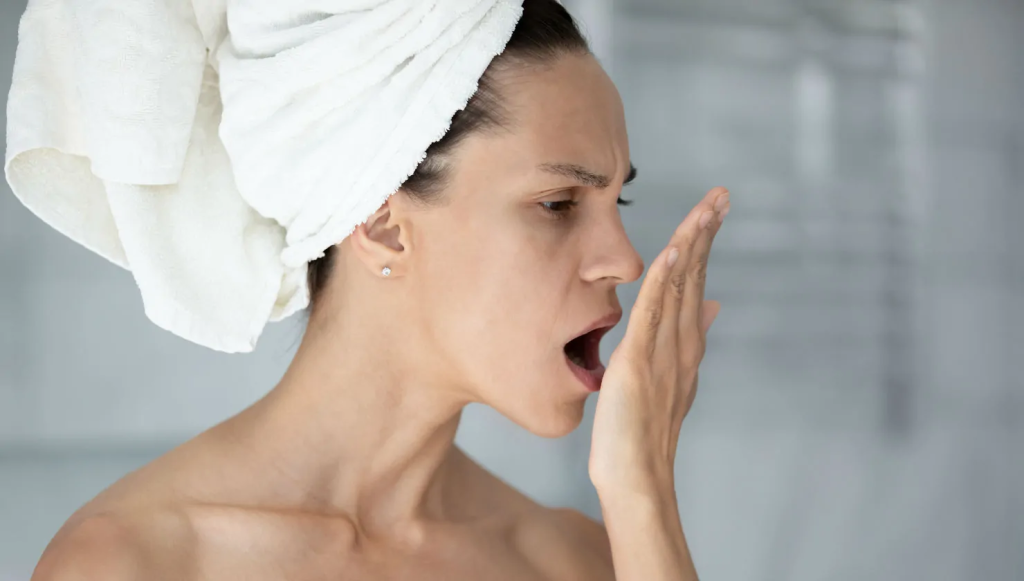 Κακοσμία του στόματος: Δες πού οφείλεται & πώς να την αντιμετωπίσεις