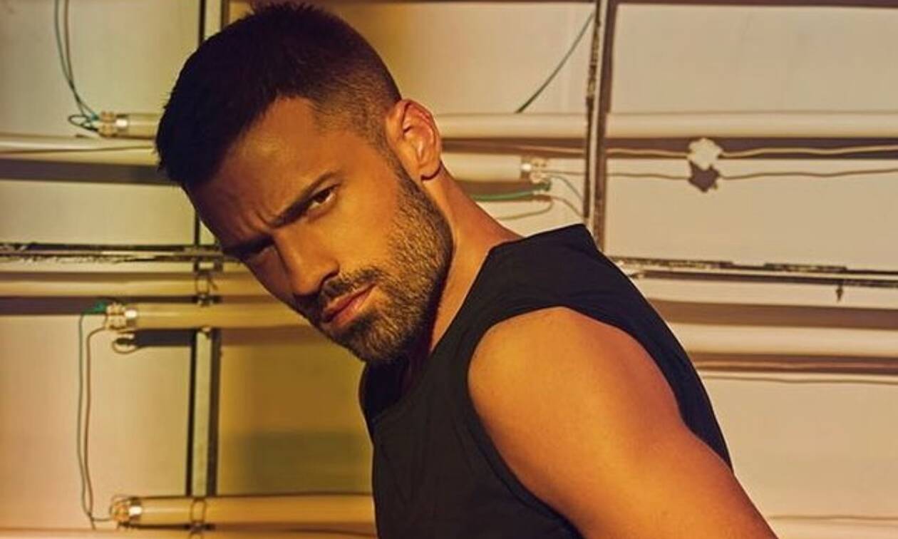 Ο Κωνσταντίνος Αργυρός τρελαίνει τις followers με «καυτές» ματιές από το κρεβάτι του